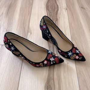Gorgeous Gunmetal velvet embroidered heels